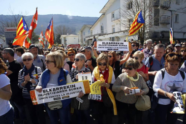 A la convocatoria han acudido miles de personas, entre 35.000 y 50.000 según la delegación del Gobierno y 60.000 según los organizadores