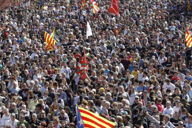 A la convocatoria han acudido miles de personas, entre 35.000 y 50.000 según la delegación del Gobierno y 60.000 según los organizadores