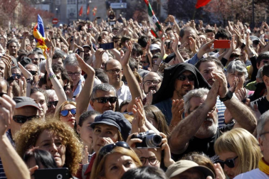 A la convocatoria han acudido miles de personas, entre 35.000 y 50.000 según la delegación del Gobierno y 60.000 según los organizadores