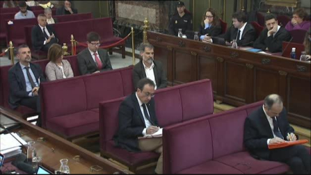Teniente de la Guardia Civil: “Vi a gente que intentaba tirar la puerta de acceso a la Conselleria"