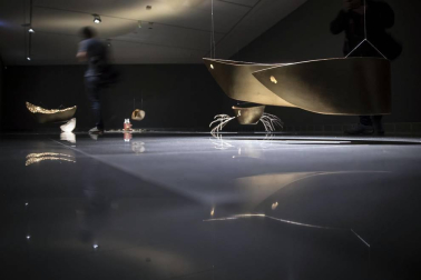 La muestra recoge 32 obras realizadas por la artista en los últimos veinte años.
