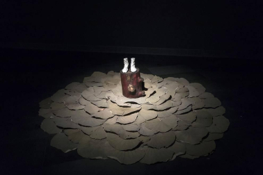 La muestra recoge 32 obras realizadas por la artista en los últimos veinte años.