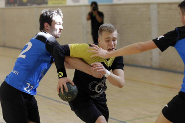 Este fin de semana se disputaron en Burlada y Noáin las Finales a Cuatro de balonmano en las categorías juveniles. Los cuatro mejores equipos femeninos y los cuatro mejores masculinos se jugaron la liga en encuentros que registraron un gran ambiente.