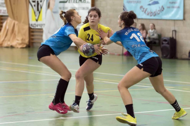 Este fin de semana se disputaron en Burlada y Noáin las Finales a Cuatro de balonmano en las categorías juveniles. Los cuatro mejores equipos femeninos y los cuatro mejores masculinos se jugaron la liga en encuentros que registraron un gran ambiente.