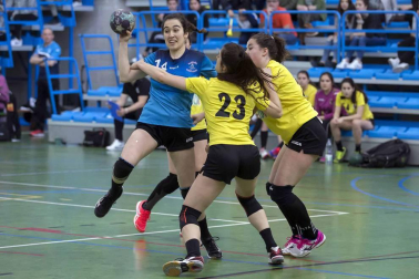 Este fin de semana se disputaron en Burlada y Noáin las Finales a Cuatro de balonmano en las categorías juveniles. Los cuatro mejores equipos femeninos y los cuatro mejores masculinos se jugaron la liga en encuentros que registraron un gran ambiente.