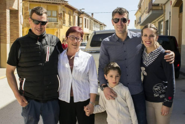 Del 17 al 24 de marzo los vecinos de Miranda de Arga celebran sus fiestas en honor a San Benito. La cámara de ¡Click! se acercó la mañana del último día para disfrutar de la degustación de vino y queso organizada por el consistorio local y que se celebró en el Centro Cívico con una gran asistencia de público.