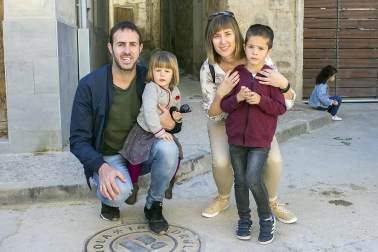 Del 17 al 24 de marzo los vecinos de Miranda de Arga celebran sus fiestas en honor a San Benito. La cámara de ¡Click! se acercó la mañana del último día para disfrutar de la degustación de vino y queso organizada por el consistorio local y que se celebró en el Centro Cívico con una gran asistencia de público.