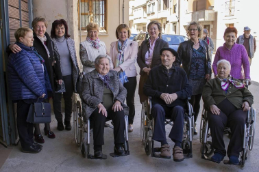 Del 17 al 24 de marzo los vecinos de Miranda de Arga celebran sus fiestas en honor a San Benito. La cámara de ¡Click! se acercó la mañana del último día para disfrutar de la degustación de vino y queso organizada por el consistorio local y que se celebró en el Centro Cívico con una gran asistencia de público.