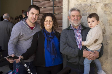 Del 17 al 24 de marzo los vecinos de Miranda de Arga celebran sus fiestas en honor a San Benito. La cámara de ¡Click! se acercó la mañana del último día para disfrutar de la degustación de vino y queso organizada por el consistorio local y que se celebró en el Centro Cívico con una gran asistencia de público.