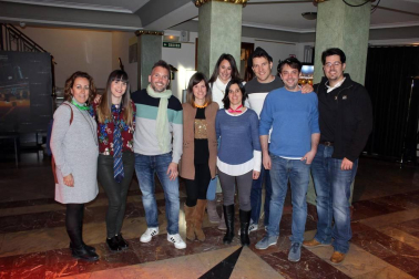 Tras el éxito obtenido en pasadas ediciones, el Teatro Gayarre ha vuelto a convertirse en una gran sala de scape room para acoger el evento 'Teatro escape. Historias del Gayarre, más allá del telón'. Se trata de un proyecto creado por Fermín Ciáurriz (Wayout Room Escape) e Iraia Sanz (Logical Escape Room) y dirigido por Miren Tirapu que, gracias a la interpretación apasionada de Estefanía de Paz Asín, Sergio de Andrés y Eneko Pérez, ha vuelto a sorprender a los que se han atrevido con este misterio.
