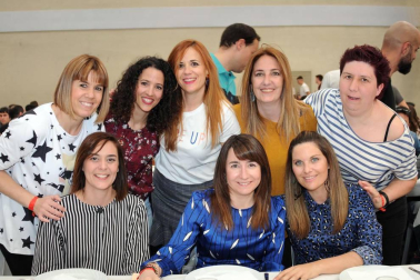 La Sociedad Cultural Deportiva y Recreativa Ana de Velasco de Marcilla celebró un día de encuentro con sus socios con una comida popular que se celebró en el pabellón municipal el sábado 23 de marzo. Al exquisito menú de sidrería le siguió una sesión de baile a cargo de la orquesta Nueva Alaska. Una jornada para disfrutarla en cuadrilla.