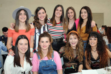La Sociedad Cultural Deportiva y Recreativa Ana de Velasco de Marcilla celebró un día de encuentro con sus socios con una comida popular que se celebró en el pabellón municipal el sábado 23 de marzo. Al exquisito menú de sidrería le siguió una sesión de baile a cargo de la orquesta Nueva Alaska. Una jornada para disfrutarla en cuadrilla.
