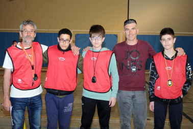 El frontón Julián Retegui de San Adrián acogió el 23 de marzo la fase Ribera de la competición 'Jugando al atletismo' organizada por la Federación Navarra de Atletismo. En total, se presentaron 17 equipos que  compitieron con el objetivo de clasificarse para la final que se desarrollará el 7 de abril en Caparroso.