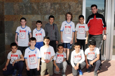El frontón Julián Retegui de San Adrián acogió el 23 de marzo la fase Ribera de la competición 'Jugando al atletismo' organizada por la Federación Navarra de Atletismo. En total, se presentaron 17 equipos que  compitieron con el objetivo de clasificarse para la final que se desarrollará el 7 de abril en Caparroso.