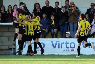 El conjunto navarro regresa a la categoría nacional tras vencer 4-0 al Infanzones y a falta de siete jornadas para terminar la temporada.