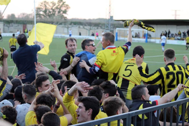 El conjunto navarro regresa a la categoría nacional tras vencer 4-0 al Infanzones y a falta de siete jornadas para terminar la temporada.
