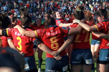 La selección española, con las navarras Saioa Jaurena y Maika Brust, se proclamaron campeonas de Europa tras vencer en la final a Países Bajhos por 54-0.