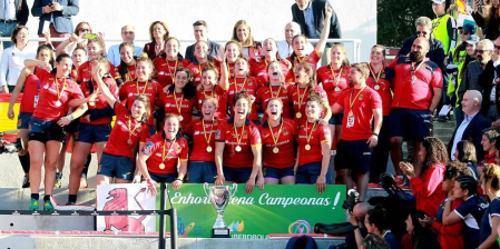 La selección española, con las navarras Saioa Jaurena y Maika Brust, se proclamaron campeonas de Europa tras vencer en la final a Países Bajhos por 54-0.