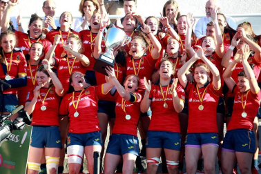 La selección española, con las navarras Saioa Jaurena y Maika Brust, se proclamaron campeonas de Europa tras vencer en la final a Países Bajhos por 54-0.