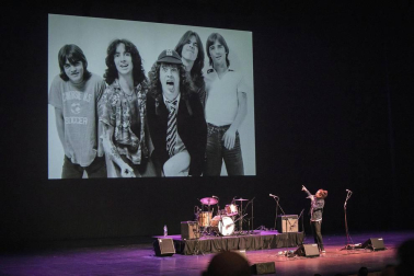 Minimusic organizó en Baluarte el espectáculo Rock en Familia. Descubriendo el Rock Internacional. Un viaje por la historia del rock internacional desde los años 50 hasta la actualidad.