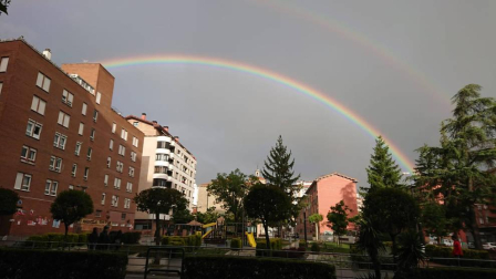 Envíanos la imagen por Whatsapp al número 687 04 00 98, indicando el lugar en el que están realizadas y el autor de las fotografías.