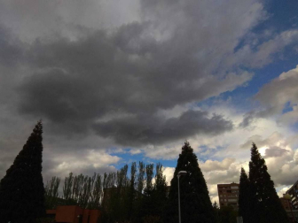 Envíanos la imagen por Whatsapp al número 687 04 00 98, indicando el lugar en el que están realizadas y el autor de las fotografías.