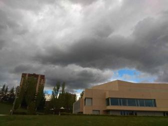 Envíanos la imagen por Whatsapp al número 687 04 00 98, indicando el lugar en el que están realizadas y el autor de las fotografías.