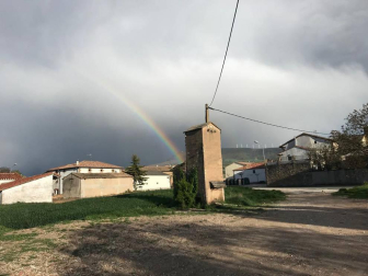 Envíanos la imagen por Whatsapp al número 687 04 00 98, indicando el lugar en el que están realizadas y el autor de las fotografías.