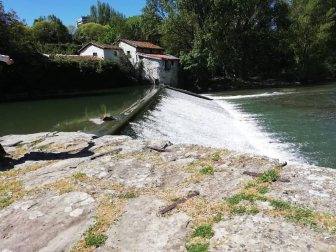Envíanos la imagen por Whatsapp al número 687 04 00 98, indicando el lugar en el que están realizadas y el autor de las fotografías.