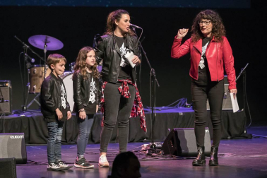 Minimusic organizó en Baluarte el espectáculo Rock en Familia. Descubriendo el Rock Internacional. Un viaje por la historia del rock internacional desde los años 50 hasta la actualidad.