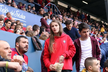 Fotos del búscate en la grada del Osasuna - Extremadura