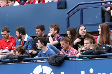 Fotos del búscate en la grada del Osasuna - Extremadura