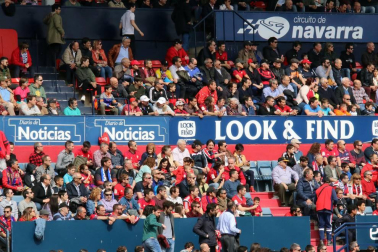 Fotos del búscate en la grada del Osasuna - Extremadura