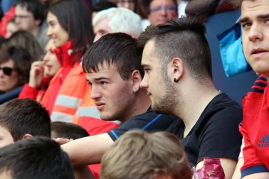 Fotos del búscate en la grada del Osasuna - Extremadura