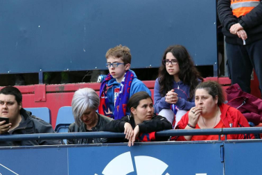 Fotos del búscate en la grada del Osasuna - Extremadura
