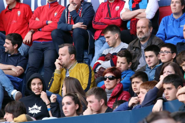 Fotos del búscate en la grada del Osasuna - Extremadura