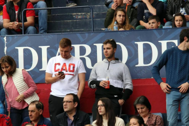 Fotos del búscate en la grada del Osasuna - Extremadura