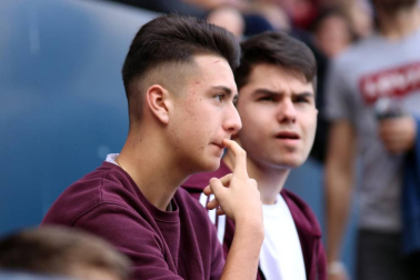 Fotos del búscate en la grada del Osasuna - Extremadura
