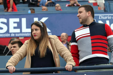 Fotos del búscate en la grada del Osasuna - Extremadura
