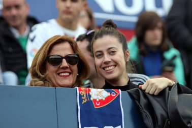 Fotos del búscate en la grada del Osasuna - Extremadura