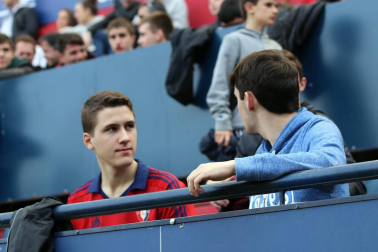 Fotos del búscate en la grada del Osasuna - Extremadura