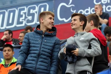 Fotos del búscate en la grada del Osasuna - Extremadura