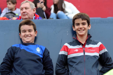 Fotos del búscate en la grada del Osasuna - Extremadura