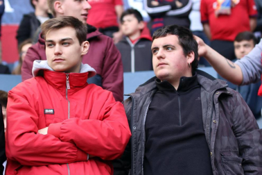 Fotos del búscate en la grada del Osasuna - Extremadura
