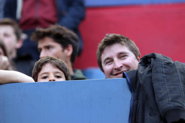 Fotos del búscate en la grada del Osasuna - Extremadura