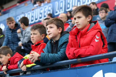 Fotos del búscate en la grada del Osasuna - Extremadura