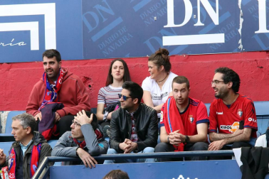 Fotos del búscate en la grada del Osasuna - Extremadura