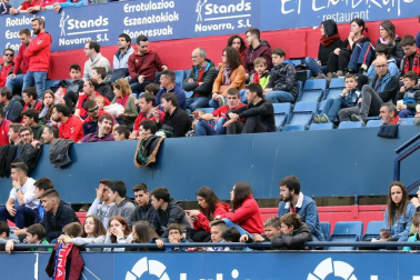 Fotos del búscate en la grada del Osasuna - Extremadura