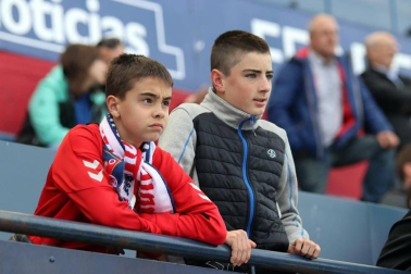 Fotos del búscate en la grada del Osasuna - Extremadura