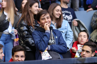 Fotos del búscate en la grada del Osasuna - Extremadura